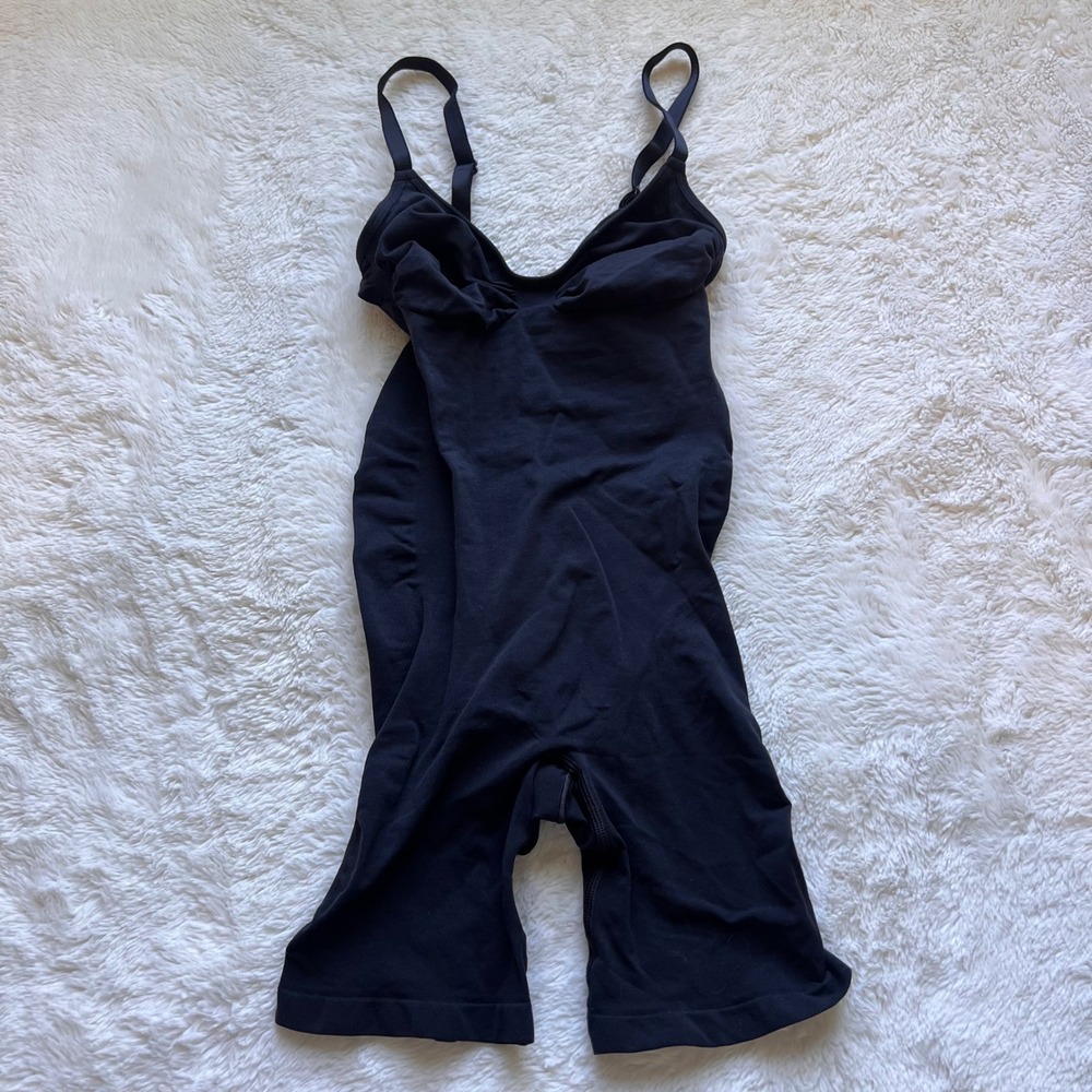 Skims Sculpting Mid Thigh Bodysuit Onyx Black Size M Seamless Shapewear Firm Fit